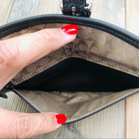 Coach black leather wristlet - Picture 8 of 9